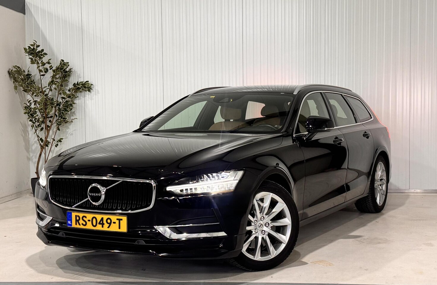 Volvo V90 - 2.0 T5 90th Anniversary Edition|KEYLESS|CAMERA - AutoWereld.nl