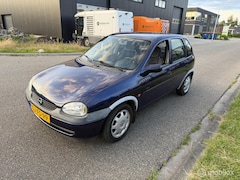 Opel Corsa - 1.4i CDX is nieuwe apk