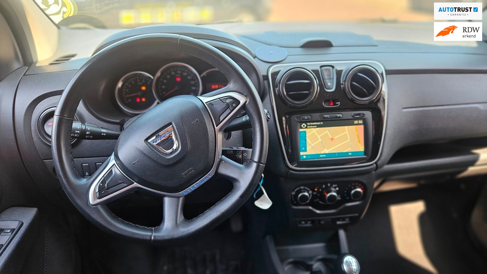 Dacia Lodgy - 1.3 TCe Ambiance 7p. 1.3 TCe Ambiance 7p. - AutoWereld.nl
