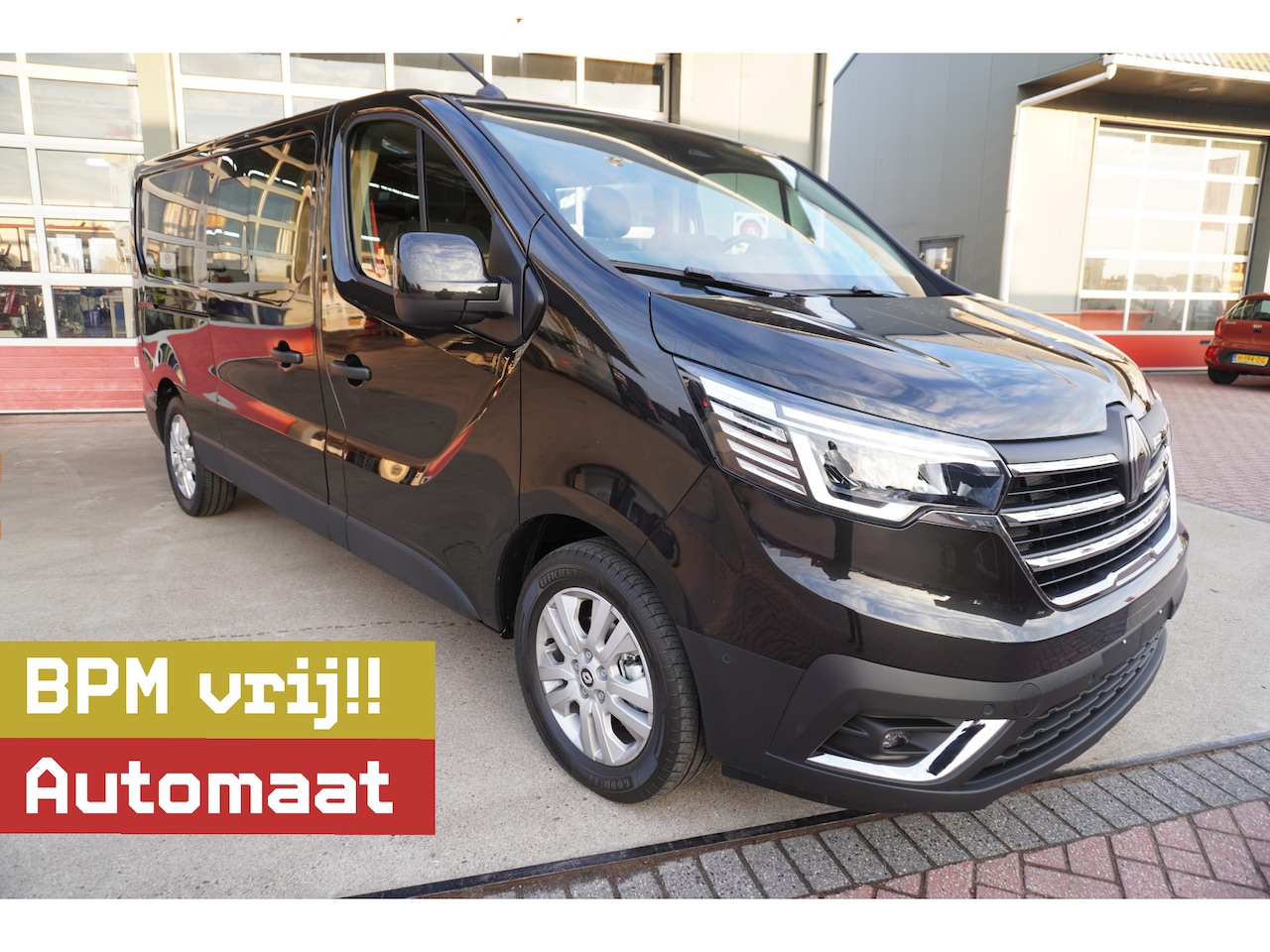 Renault Trafic - 2.0 Bleu dCi EDC 170PK L2H1 Red Edition DubbelCabine Automaat Nr. V079 | Climate | Navi | - AutoWereld.nl