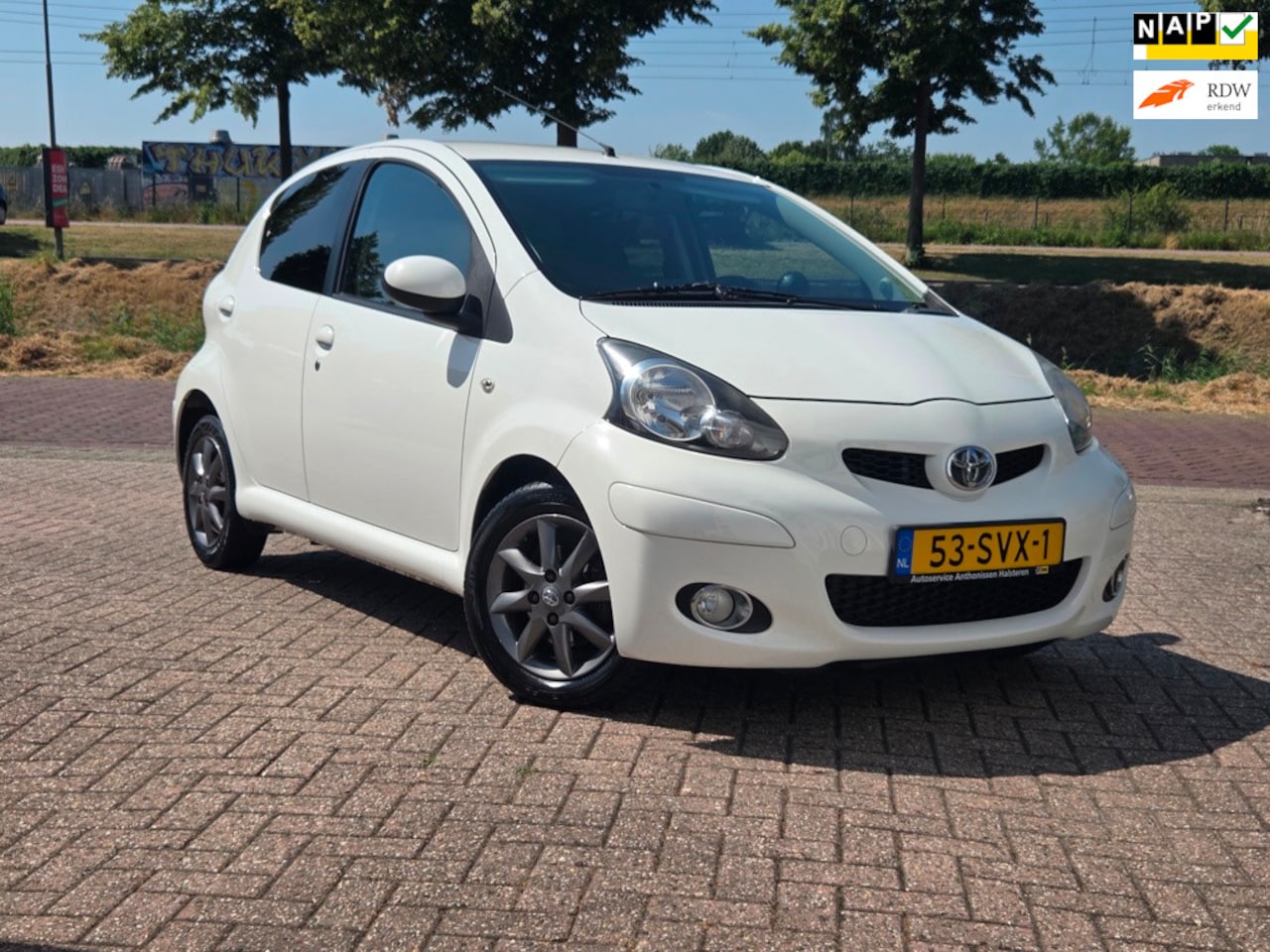 Toyota Aygo - 1.0-12V Dynamic Navigator | NAP | Dealeronderhouden | IZGST | - AutoWereld.nl