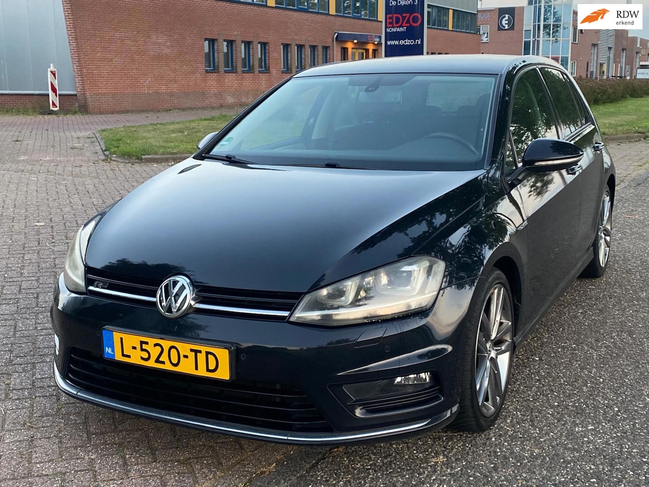 Volkswagen Golf - 1.4 TSI Highline R-Line 5-Drs Automaat ECC Audio-CD/MP3 Navigatie Cruise LMV 16" Sportstoe - AutoWereld.nl
