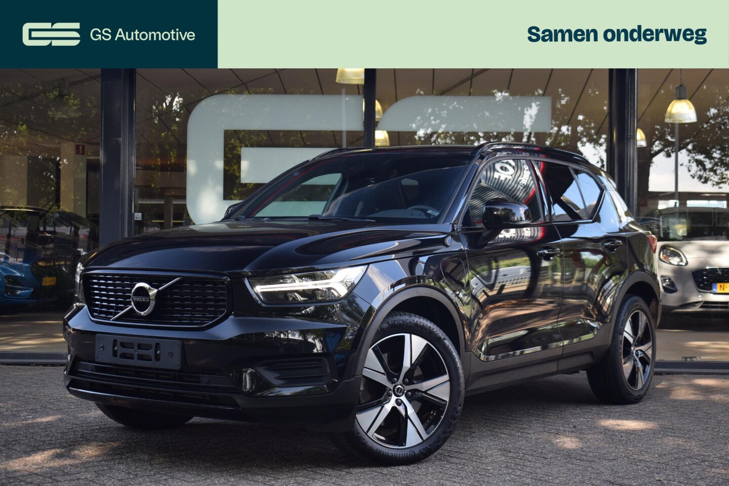 Volvo XC40 - 1.5 T4 PHEV R-Design met CAMERA|NAVIGATIE|CARPLAY - AutoWereld.nl