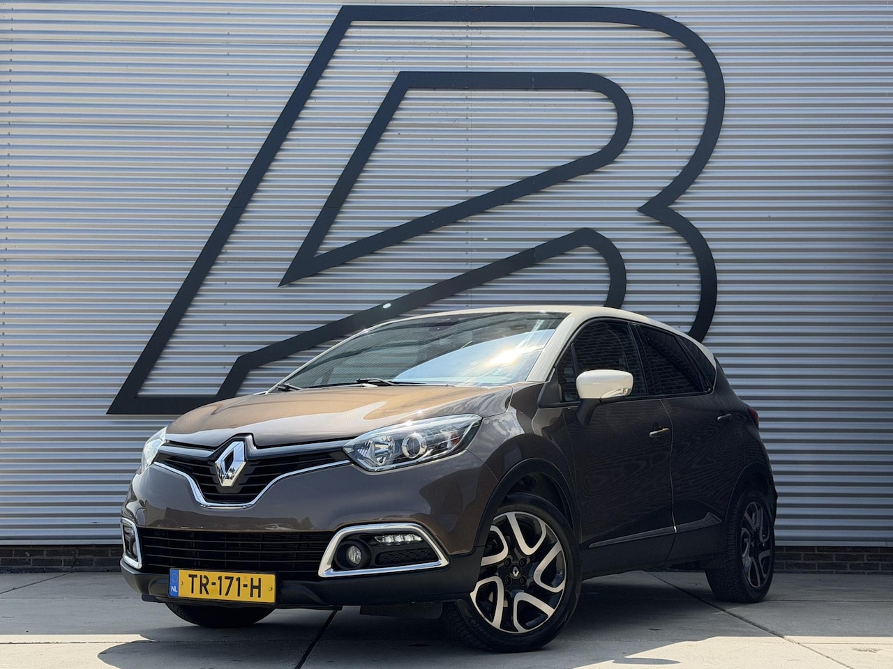 Renault Captur - 1.2 TCe Dynamique Navi|Camera|Clima|Cruise|Stoelverwarming|Trekhaak|Keyless|APK tot 11-202 - AutoWereld.nl