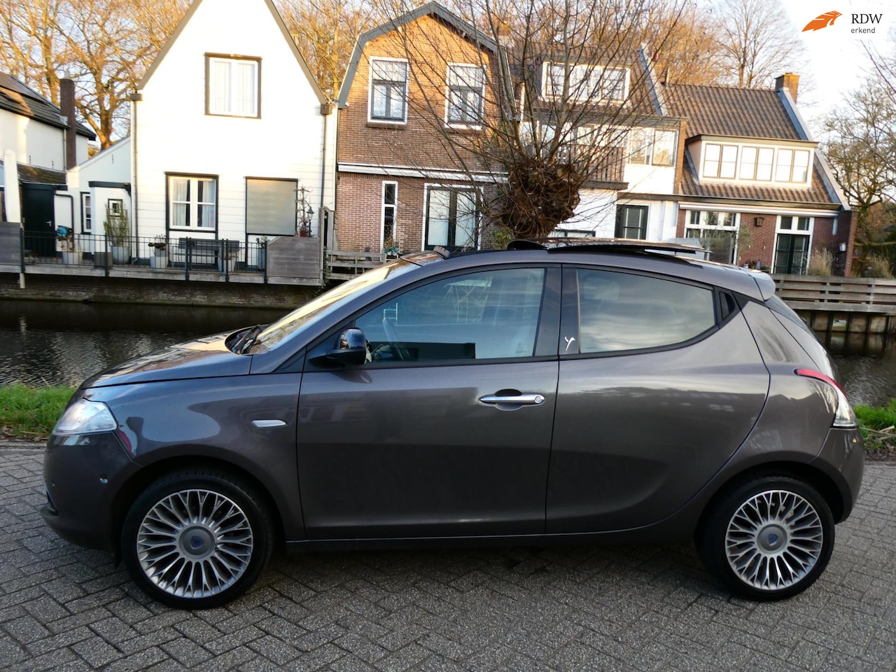 Lancia Y(psilon) - Ypsilon 0.9 Platinum 86pk Automaat Clima Leder Schuifdak 145.000km. - AutoWereld.nl
