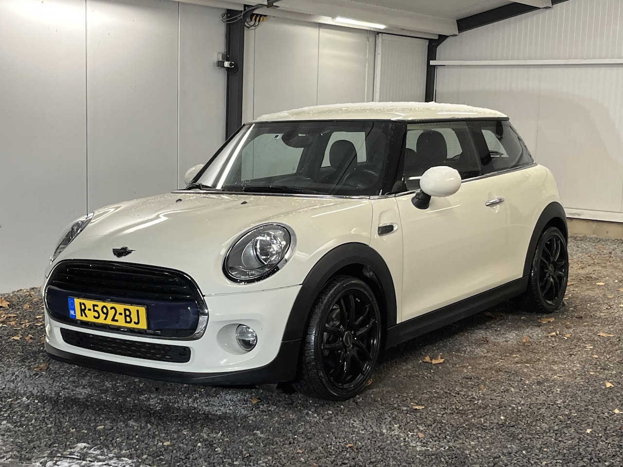 MINI 3-Deurs - 1.5 Cooper Pepper Serious Business 136PK 4-2017 2e EIG *78.447 KM*!! NW APK !! - AutoWereld.nl