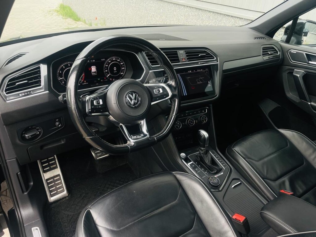 Volkswagen Tiguan - 2.0 TSI 4Motion Highline | 3 x R-line | Pano | Carplay / Android Auto | Dynaudio | HUD | 2