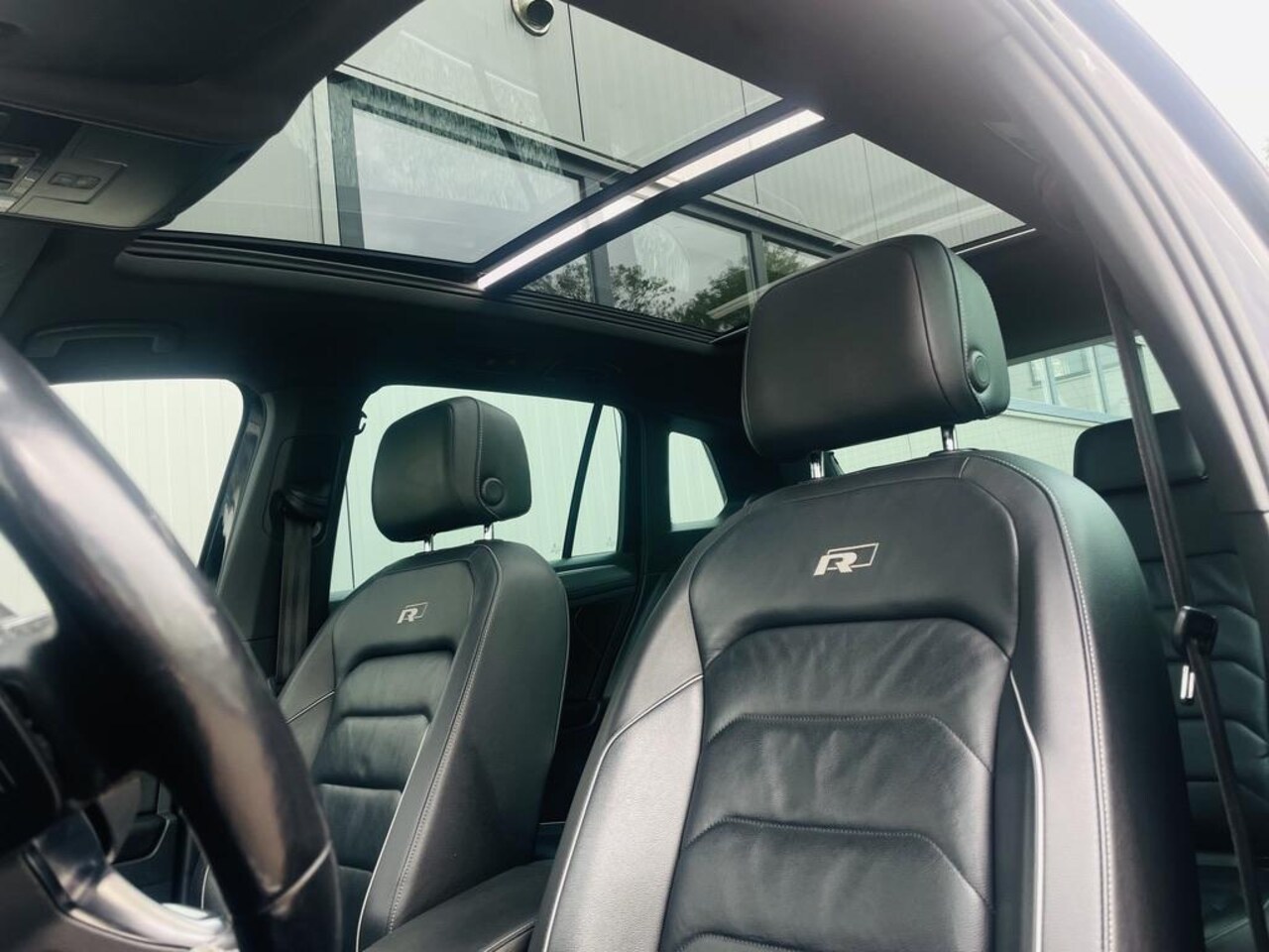 Volkswagen Tiguan - 2.0 TSI 4Motion Highline | 3 x R-line | Pano | Carplay / Android Auto | Dynaudio | HUD | 2