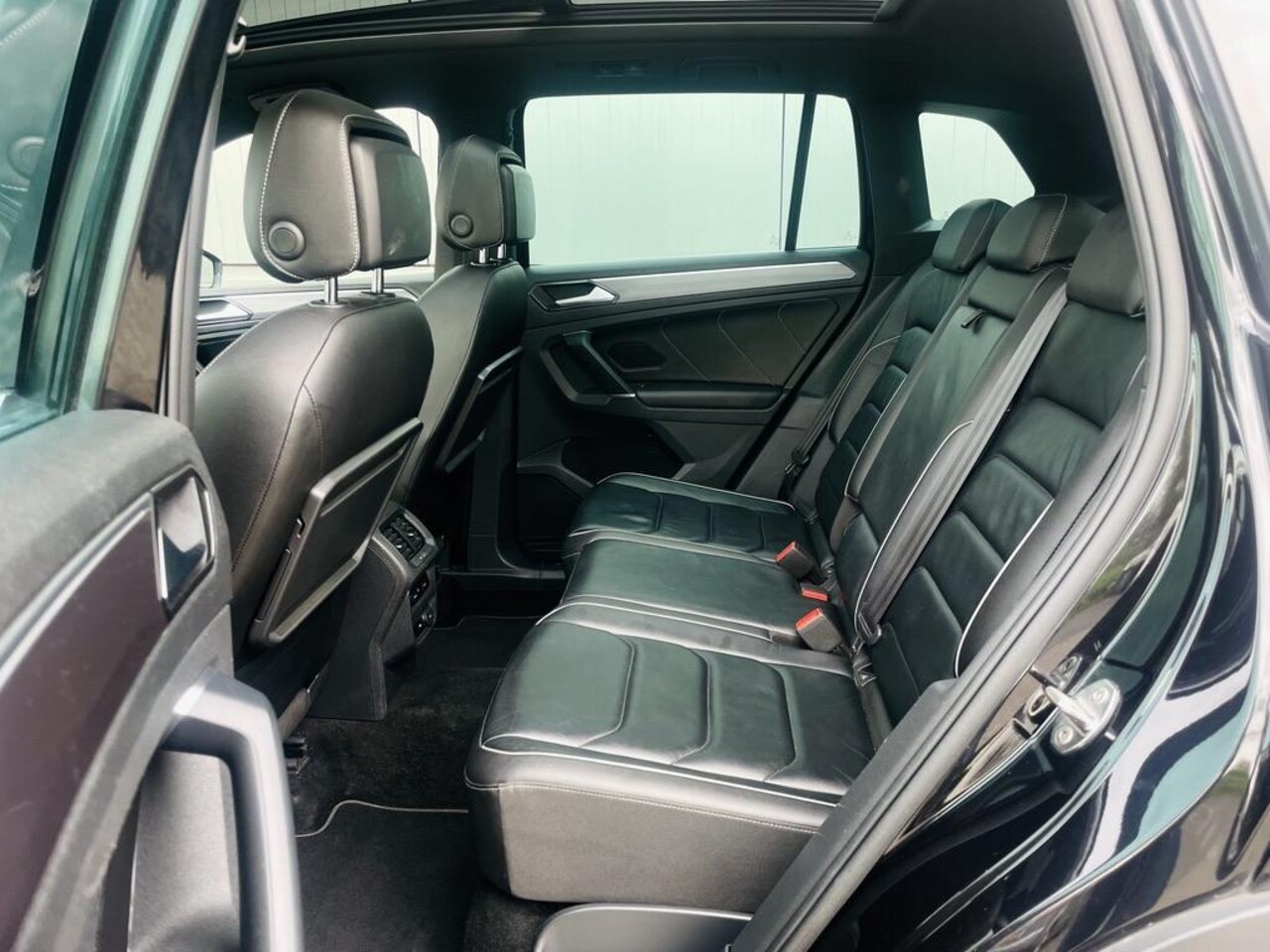 Volkswagen Tiguan - 2.0 TSI 4Motion Highline | 3 x R-line | Pano | Carplay / Android Auto | Dynaudio | HUD | 2