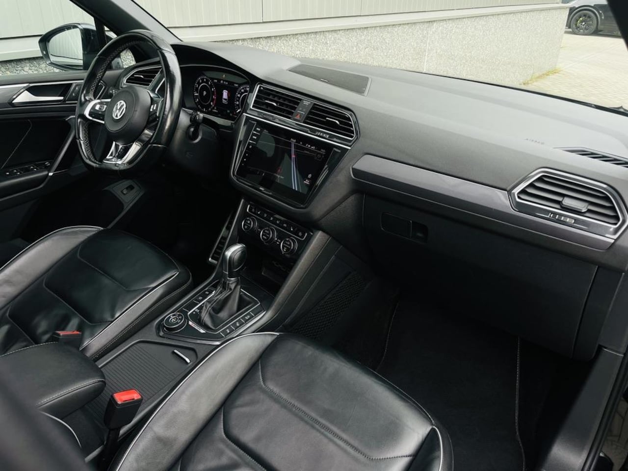 Volkswagen Tiguan - 2.0 TSI 4Motion Highline | 3 x R-line | Pano | Carplay / Android Auto | Dynaudio | HUD | 2