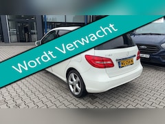 Mercedes-Benz B-klasse - 180 Automaat 122pk Clima LED Navi PDC Historie