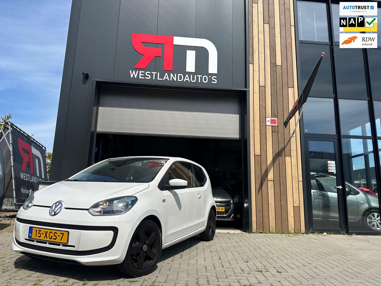 Volkswagen Up! - 1.0 move up! BlueMotion/ZUINIG/airco/navi/LM-velgen/parking-sensoren/2 sleutels/APK/onderh - AutoWereld.nl