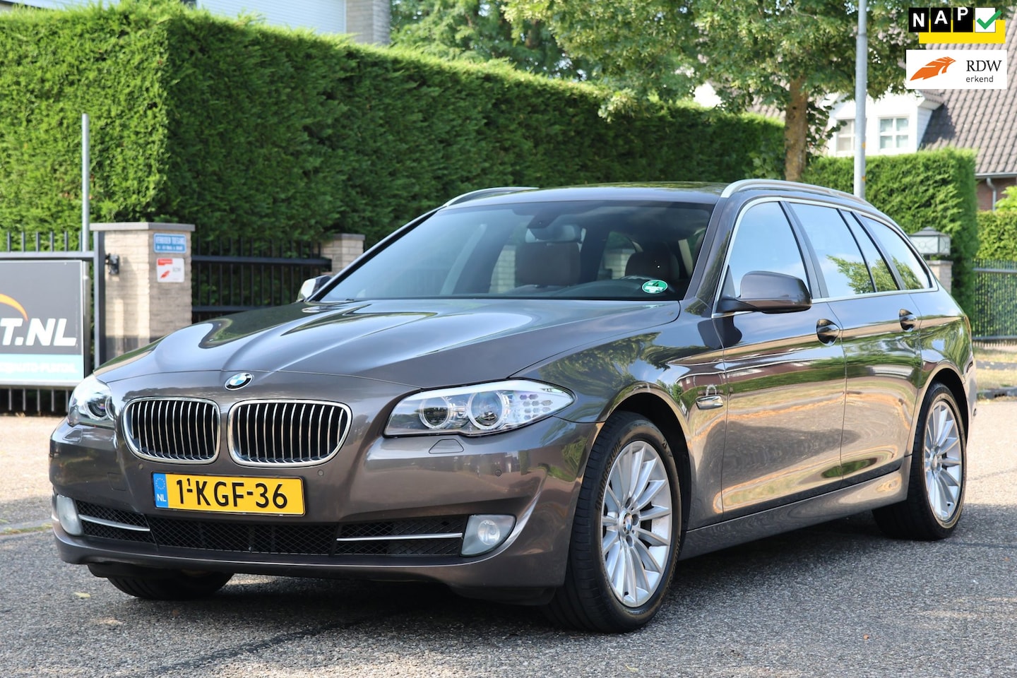 BMW 5-serie Touring - 520d High Executive | PANO | NAVI | CLIMA | CRUISE | TREKHAAK | LEDER | DEALER ONDERHOUDEN - AutoWereld.nl