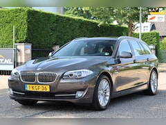 BMW 5-serie Touring - 520d High Executive | PANO | NAVI | CLIMA | CRUISE | TREKHAAK | LEDER | DEALER ONDERHOUDEN