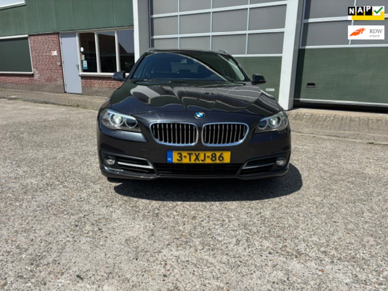 BMW 5-serie Touring - 520i High Executive AUT/SPORTSTOELEN/LEER/19 INCH/STOELVER/MEMORY - AutoWereld.nl