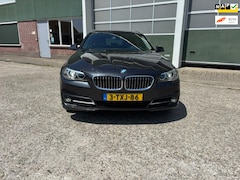 BMW 5-serie Touring - 520i High Executive AUT/SPORTSTOELEN/LEER/19 INCH/STOELVER/MEMORY