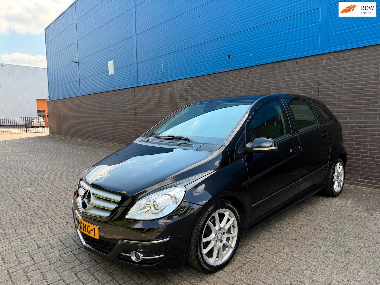 Mercedes-Benz B-klasse - 170 | Automaat | Cruise | 17” LM Velgen | Airco | Stoelverwarming | Trekhaak | Hoge Instap - AutoWereld.nl