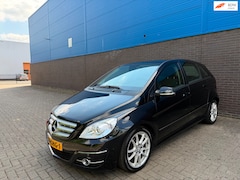 Mercedes-Benz B-klasse - 170 | Automaat | Cruise | 17” LM Velgen | Airco | Stoelverwarming | Trekhaak | Hoge Instap