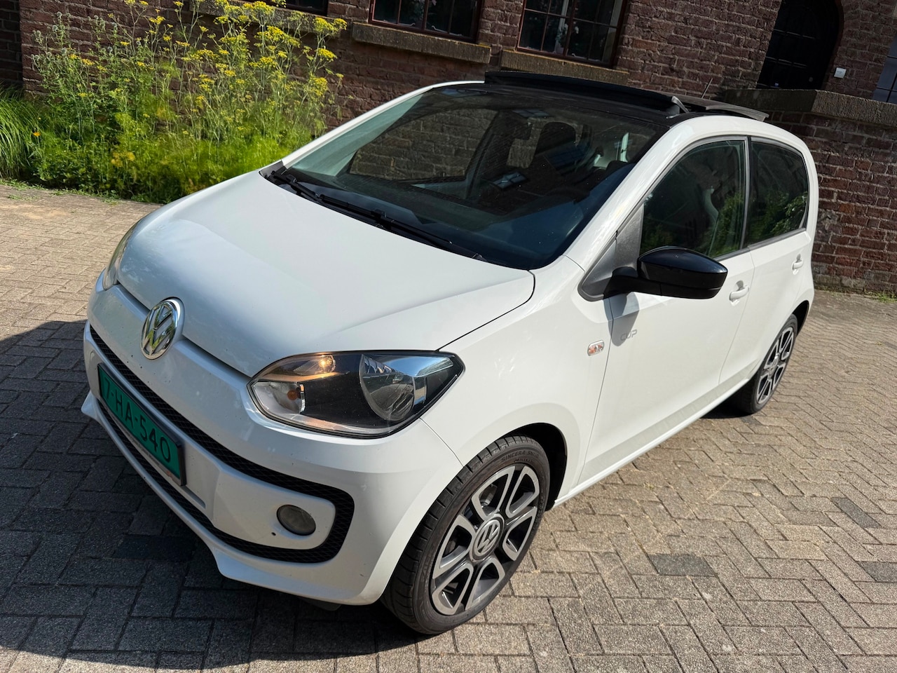 Volkswagen Up! - 1.0 up! Cup Edition BlueMotion Pannodak Veel Opties - AutoWereld.nl