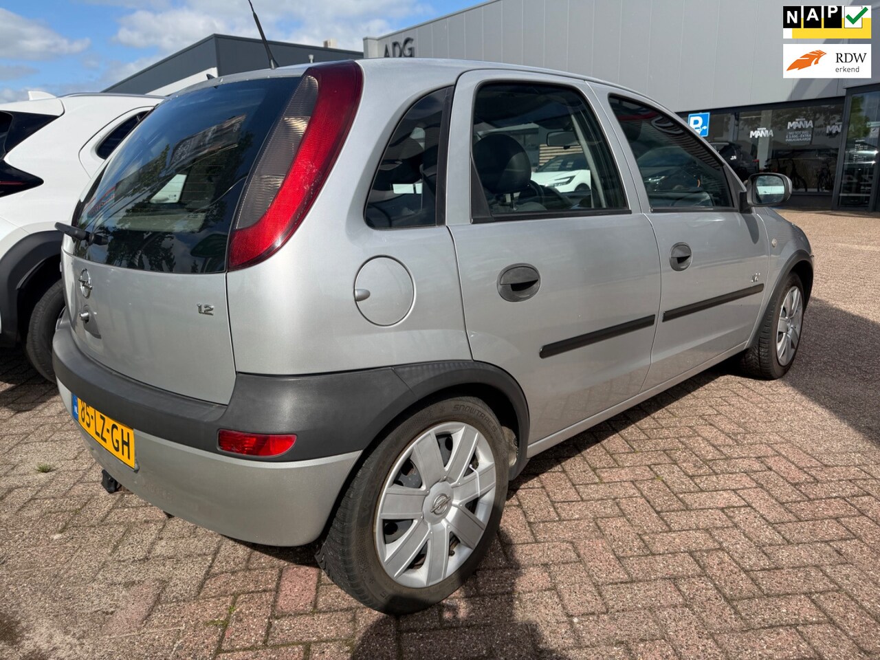 Opel Corsa - €1649,-1.2-16V Njoy Apk 06/2027 5drs INRUIL IS MOGELIJK - AutoWereld.nl