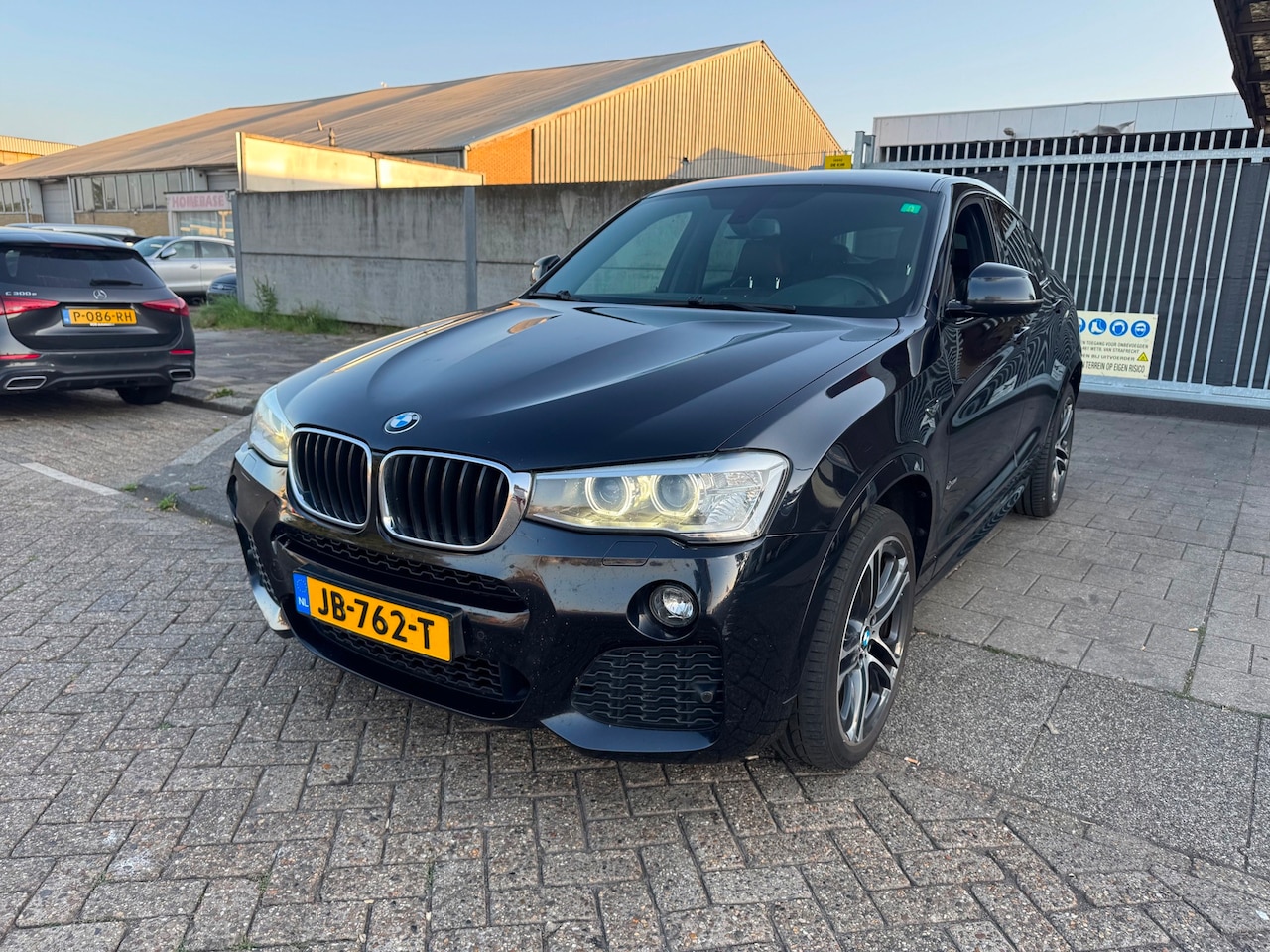 BMW X4 - XDrive20d AUTOMAAT M-PAKKET XENON/NAVI/CLIMA - AutoWereld.nl