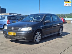 Opel Astra - €650, - 1.8-16V Edition 4 DEURS AIRCONDITION