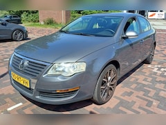 Volkswagen Passat - 1.6 FSI Trendline