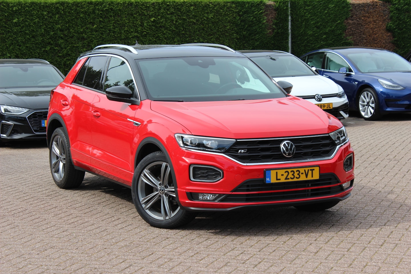 Volkswagen T-Roc - 1.5 TSI Sport Business R / Camera / CarPlay / Sportstoelen / 18'' / LED / DAB / ACC - AutoWereld.nl