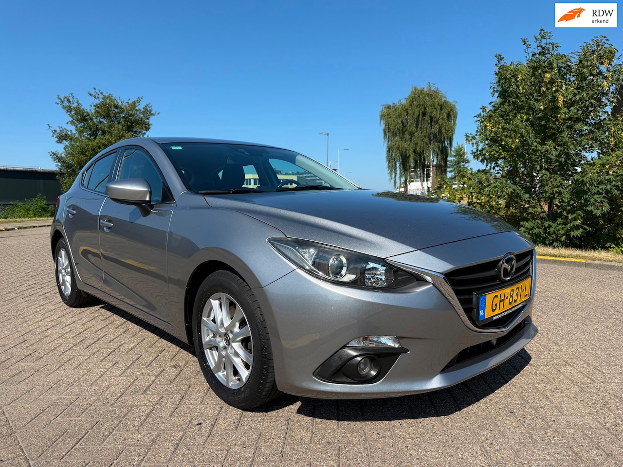 Mazda 3 - 2.0 Skylease_NAVI_NETTE AUTO-afneembare trekhaak!! - AutoWereld.nl