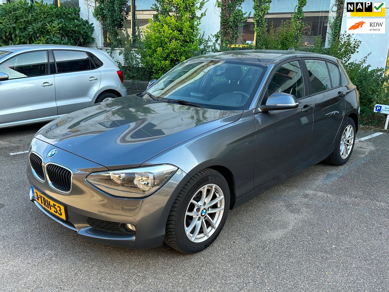BMW 1-serie - 116i Business/ Automaat/ Airco/ Camera - AutoWereld.nl