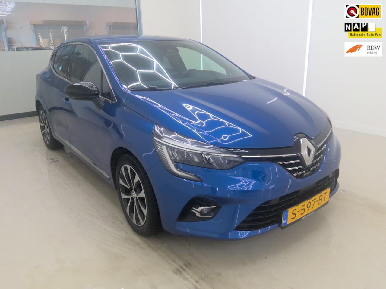 Renault Clio - 1.0 TCe 90 Techno+Led+Leder+Navigatie+ecc+Parkeer-Hulp = 29-DECEMBER 2022 INCL BTW !! - AutoWereld.nl