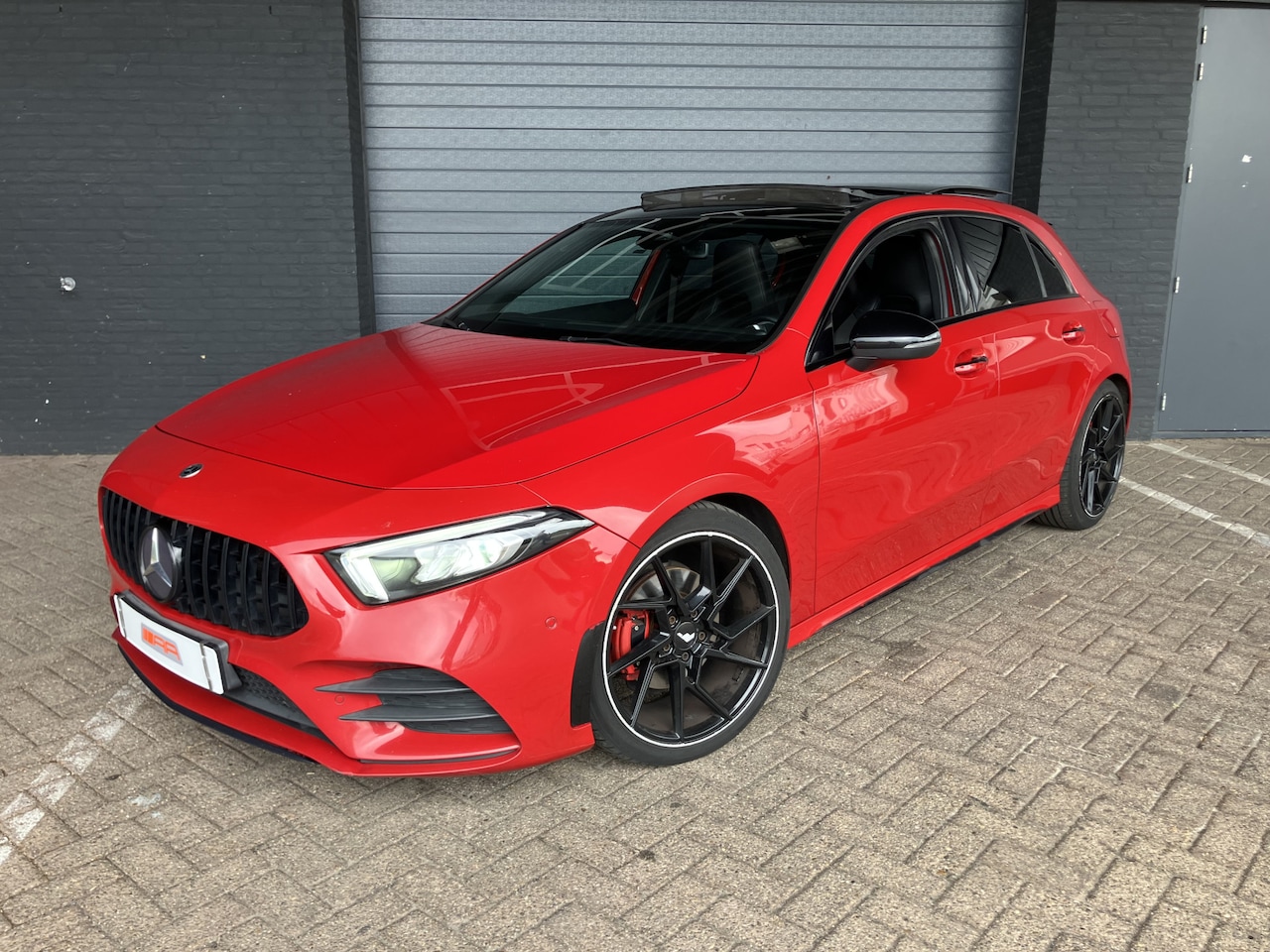 Mercedes-Benz A-klasse - 180 d ///AMG-PANO-LEDER-XENON-LED - AutoWereld.nl