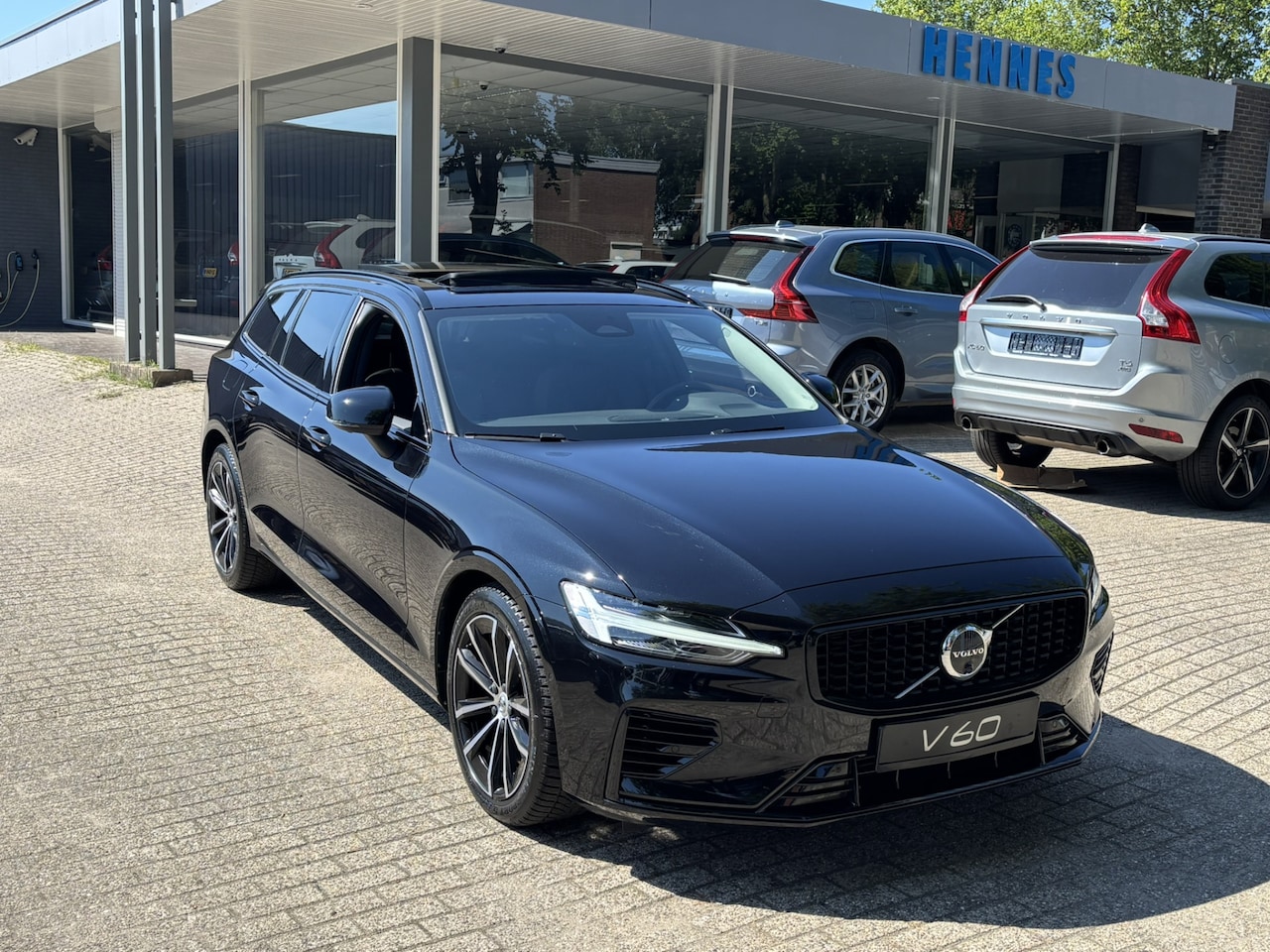 Volvo V60 - T6 Recharge AWD Plus Dark Pano 360 Keyless Pilot Assist - AutoWereld.nl