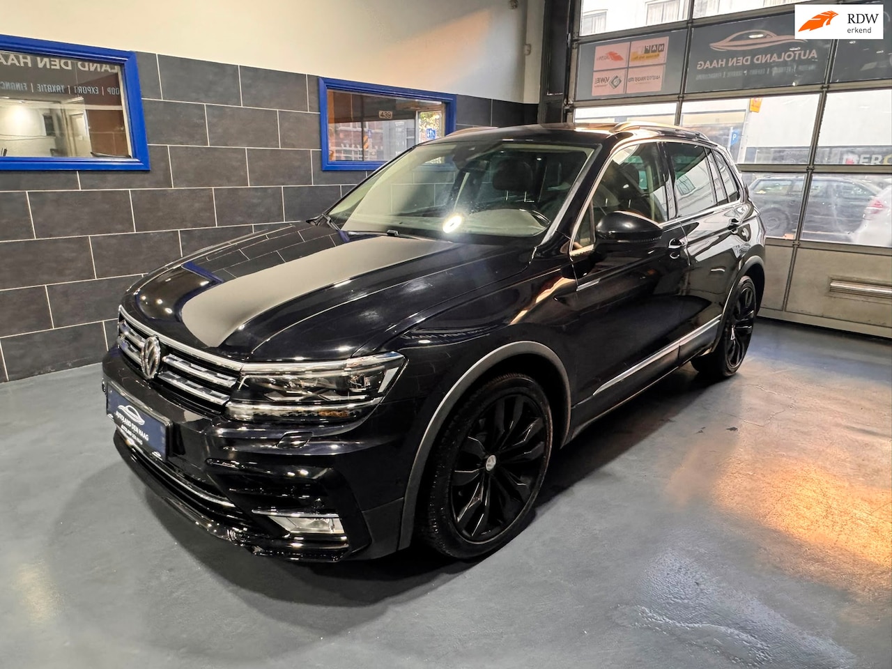 Volkswagen Tiguan - 2.0 TDI 4Motion R-line PANO-KEY-360-VIRTUAL-TREKHAAK-4M-CLIMA - AutoWereld.nl