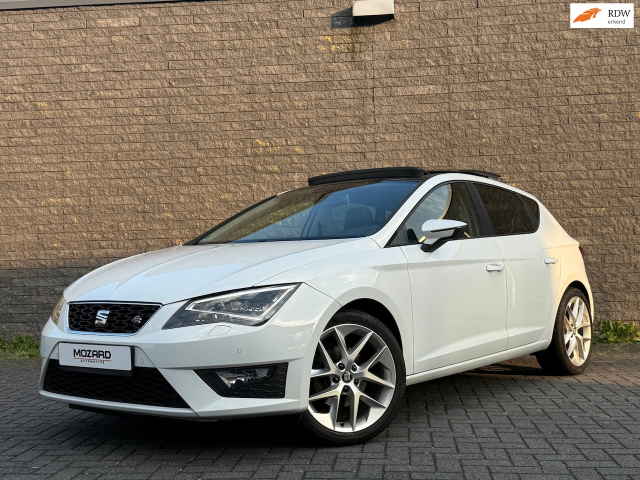 SEAT Leon - 1.4 TSI FR 150PK! Pano,Led,Cruise... - AutoWereld.nl