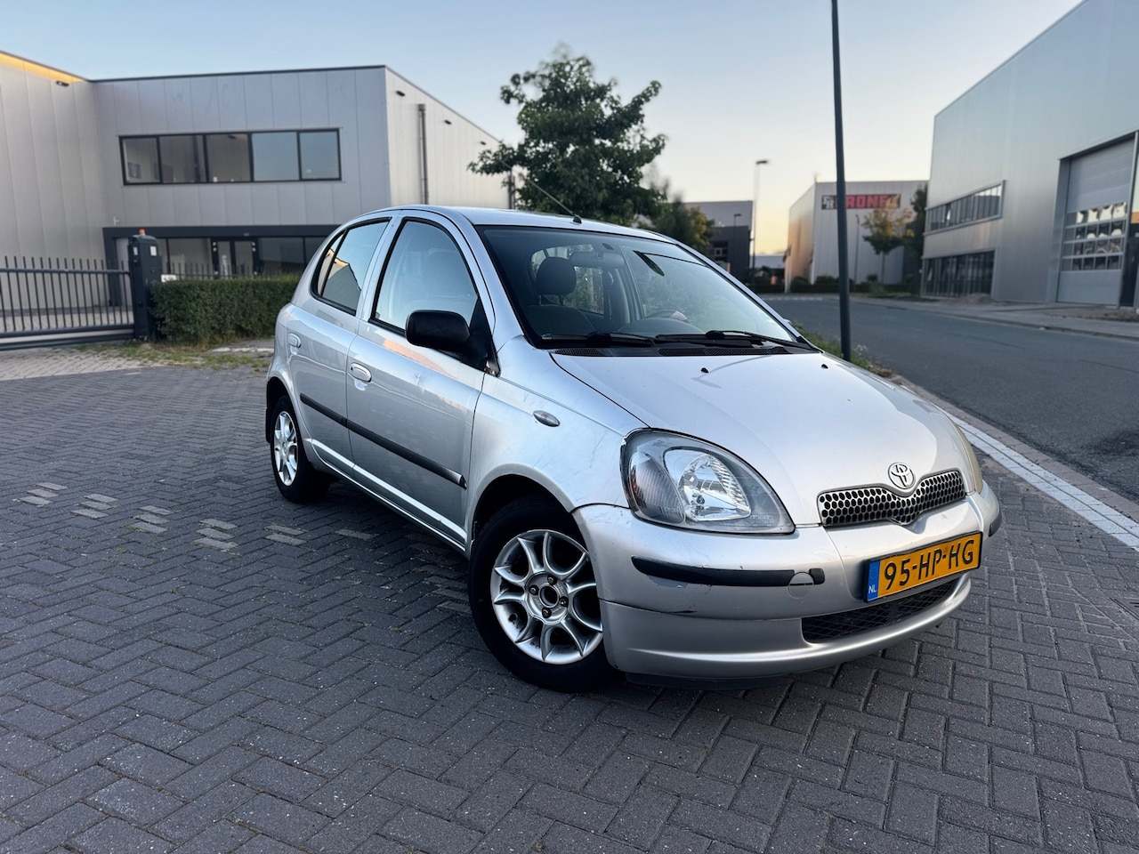 Toyota Yaris - 1.3-16V VVT-i Sol 1.3-16V VVT-i Sol-Automaat - AutoWereld.nl