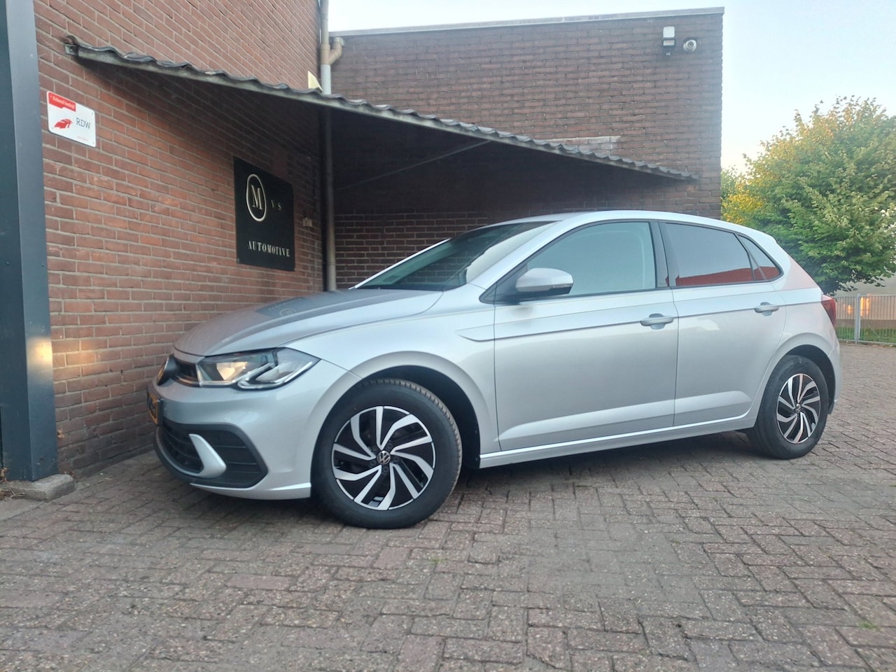 Volkswagen Polo - 1.0 TSI Life 95PK DSG Carplay / Led Verlichting / Achteruitrijcamera / Stoelverwarming / N - AutoWereld.nl