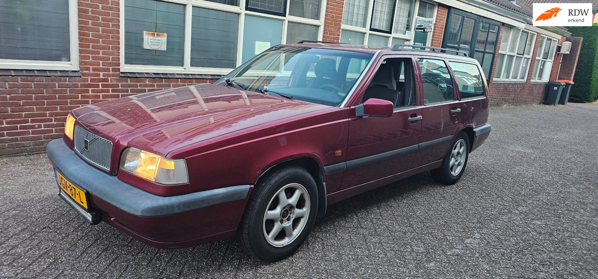 Volvo 850 - 2.5 GLE airco velgen trekh leuk vd run - AutoWereld.nl