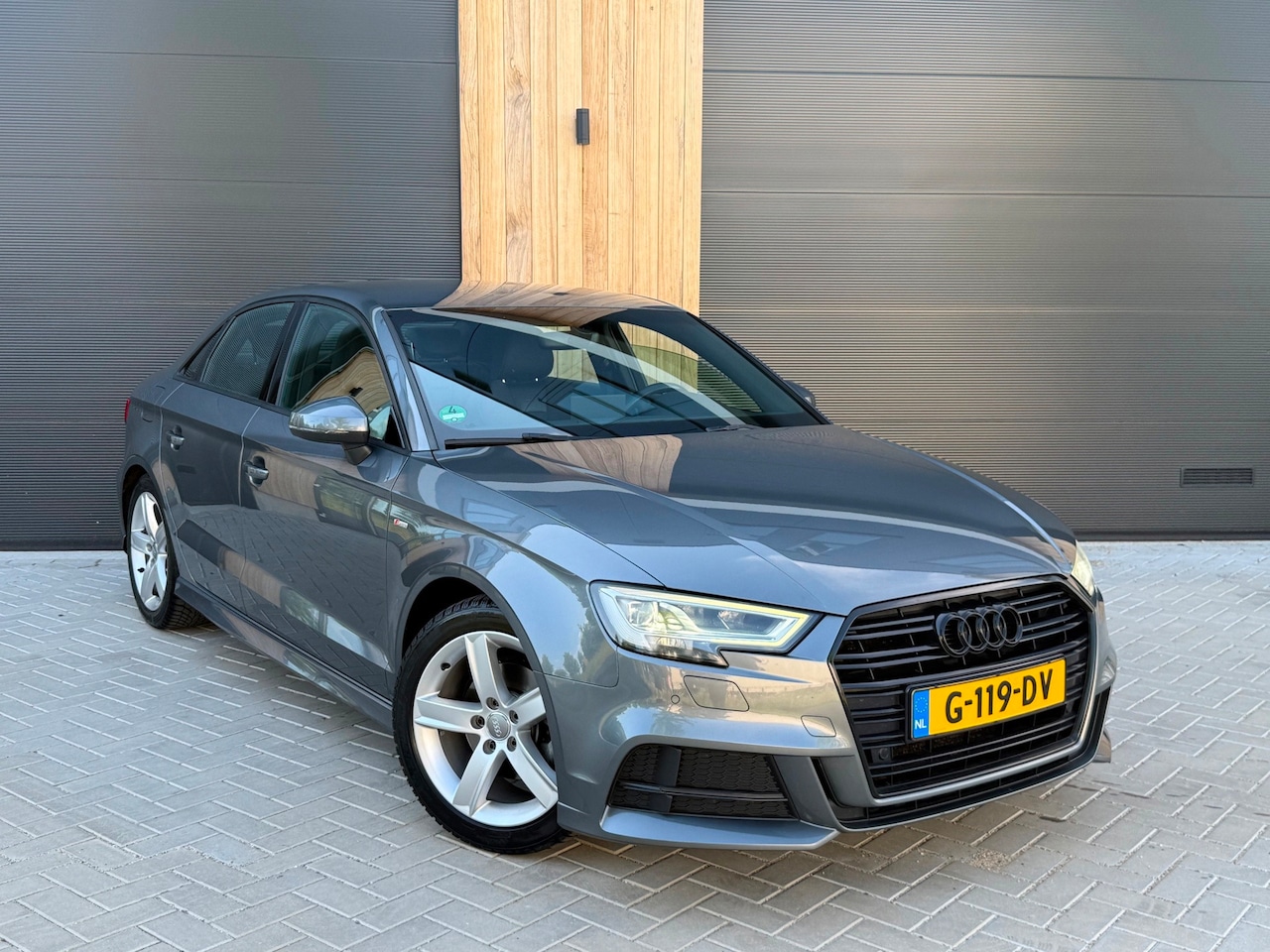 Audi A3 Limousine - 35 TFSI CoD S-Line (bj 2019) AUT|VIRTUAL DASH|MATRIX LED|HALF-LEER - AutoWereld.nl