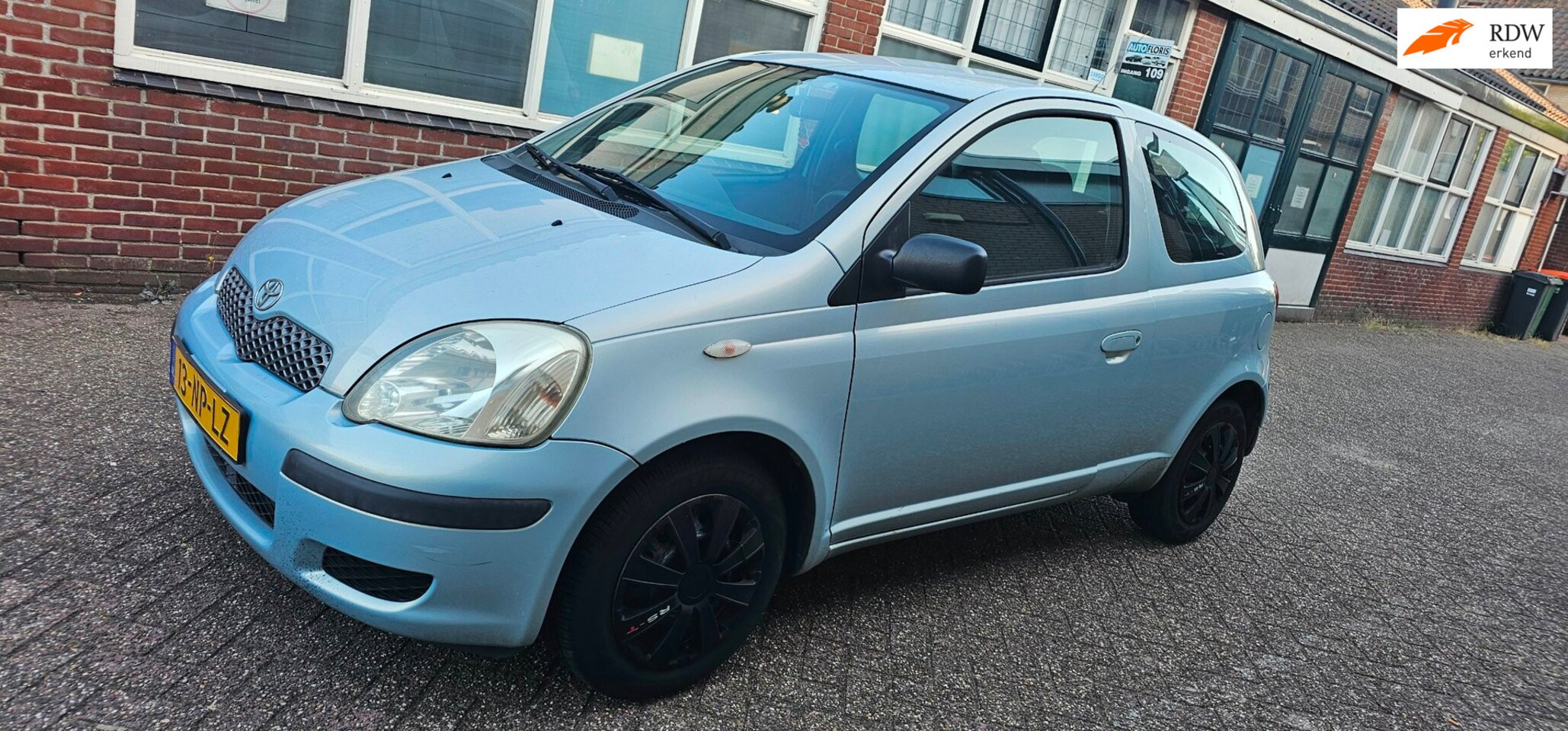 Toyota Yaris - 1.3 VVT-i Idols lage kms airco elek pakket - AutoWereld.nl