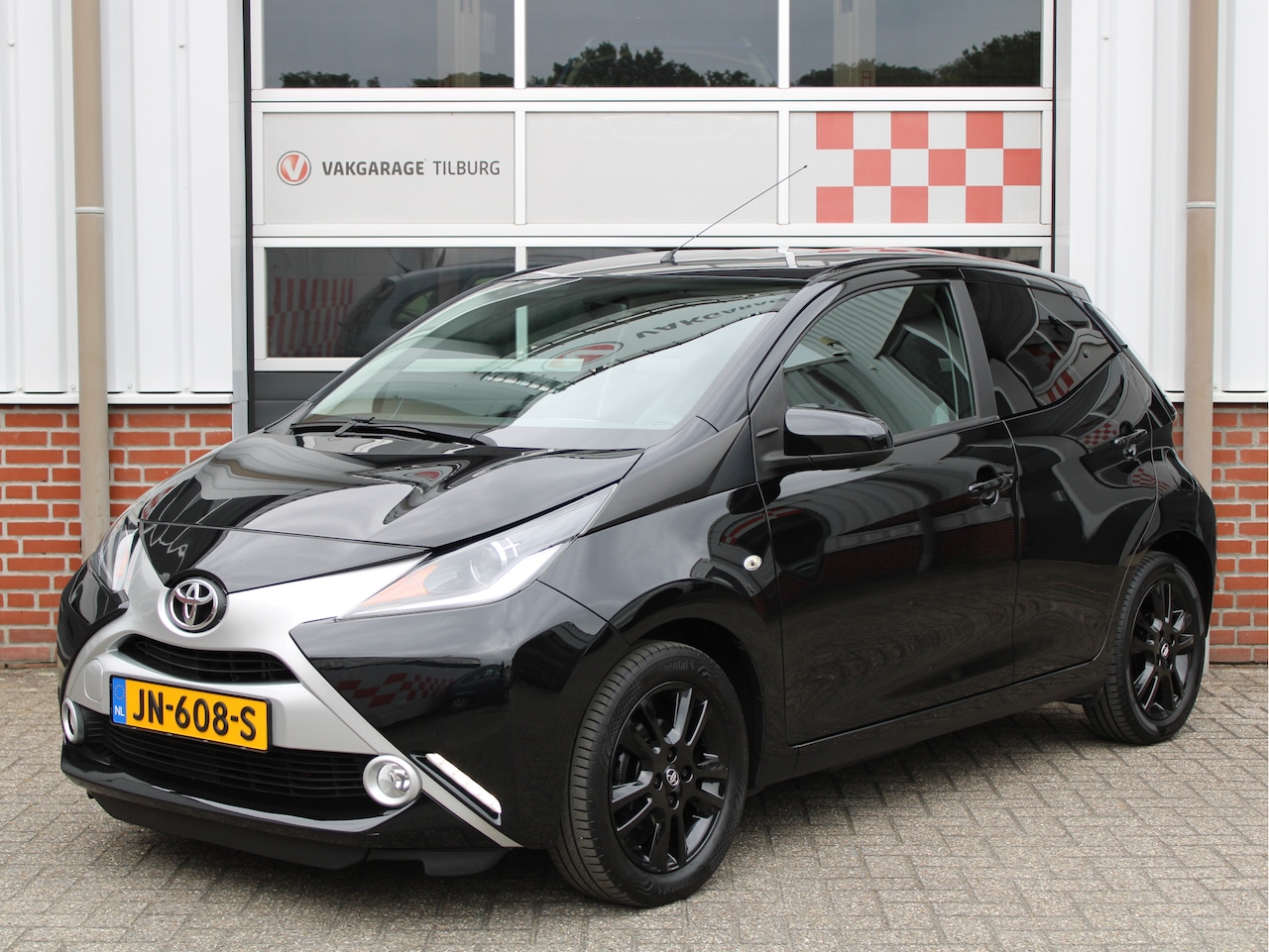 Toyota Aygo - 1.0 VVT-i X-Sport Cruise/Navi/Airco/Camera/Bluetooth - AutoWereld.nl