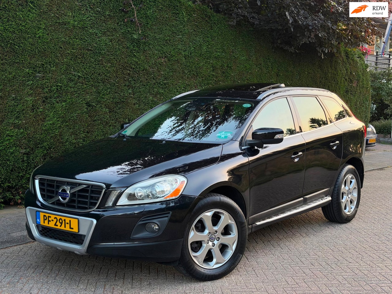 Volvo XC60 - 3.0 T6 AWD AUTOMAAT/PANO/XENON/LEER/RIJDT SUPER!! - AutoWereld.nl