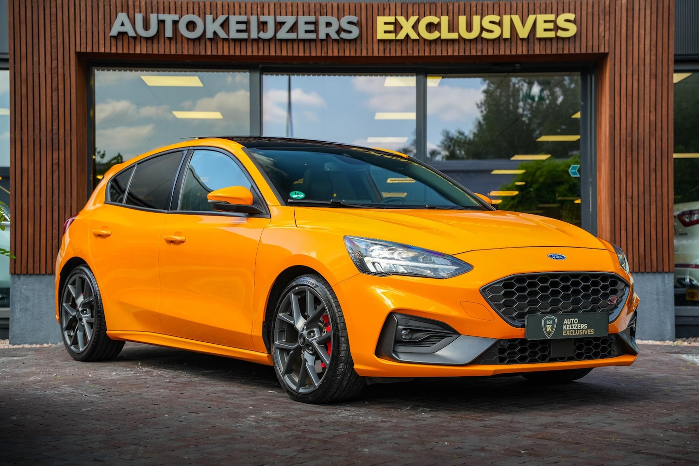 Ford Focus - 2.3 EcoBoost ST-X 280PK Panoramadak Camera Stoelverw. Performance DAB+ - AutoWereld.nl