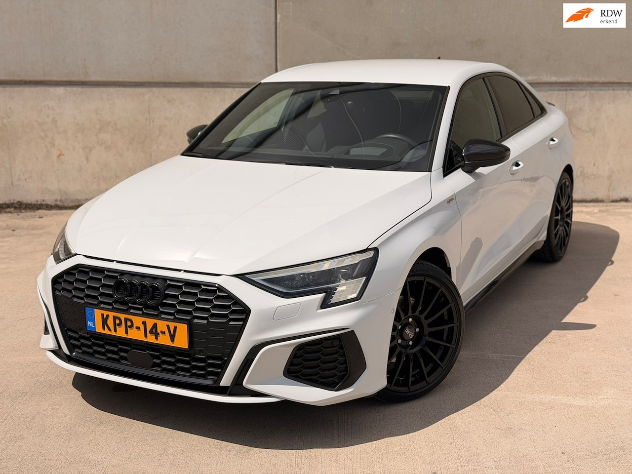 Audi A3 Limousine - 35 TFSI S-Line S-tronic 19' OZ B&O HUD Sfeerverlichting - AutoWereld.nl