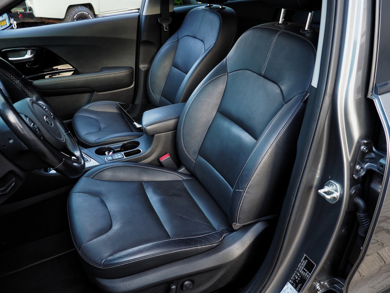 Kia Niro - 1.6 GDi Hybrid ExecutiveLine LUXE! LEDER! TREKH.