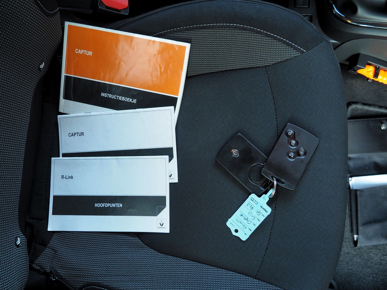 Renault Captur - 0.9 TCe Dynamique CLIMA CRUISE NAVI PDC TREKH.