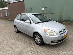 Hyundai Accent - 1.4i Dynamic Joy