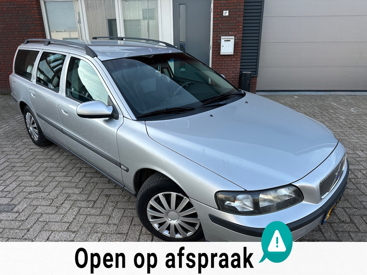 Volvo V70 - 2.4 / Leder / Airco / MF Stuur - AutoWereld.nl