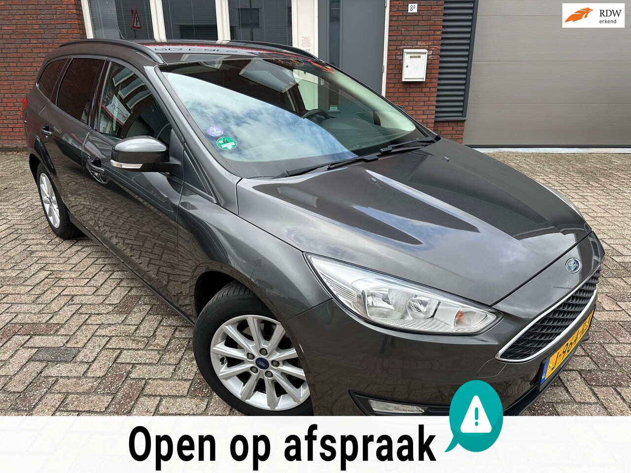 Ford Focus Wagon - 1.0 First Edition / Navi / PDC / Riem vv / LED / Clima - AutoWereld.nl