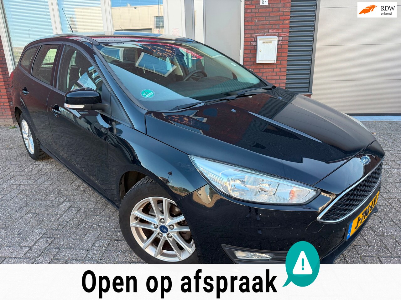 Ford Focus Wagon - 1.0 Titanium / Riem v.v. / Clima / Cruise / Keyless - AutoWereld.nl